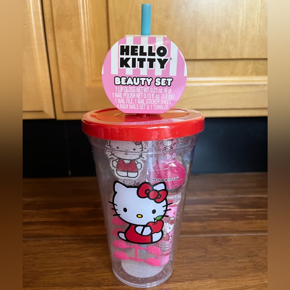 Hello Kitty Beauty Kit & Tumbler Set NEW NWT